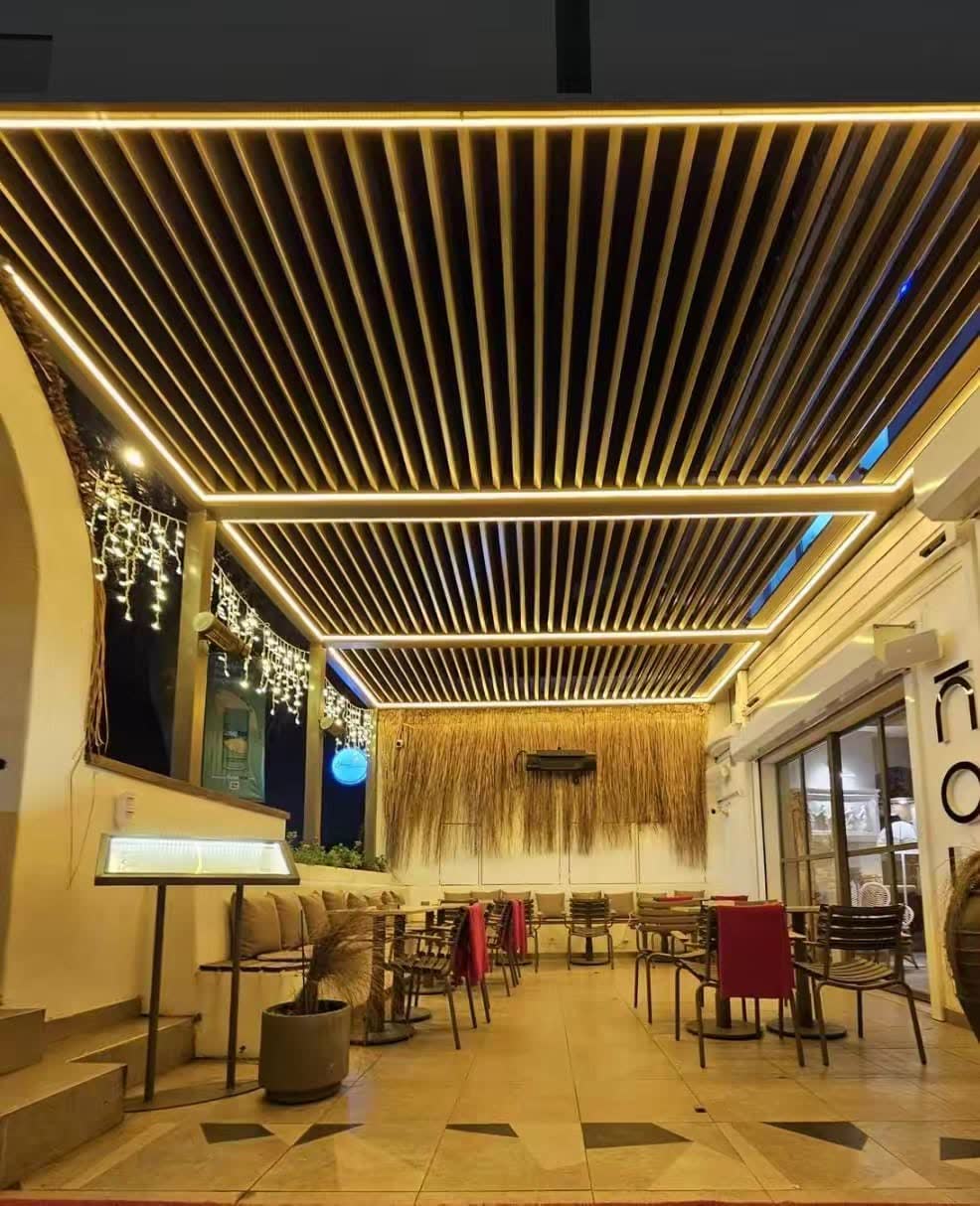 PERBİOLA bioklimatik pergola sistemi, LED aydınlatmalı gece görünümü